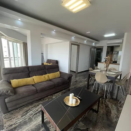 Nautica Luxe דירה