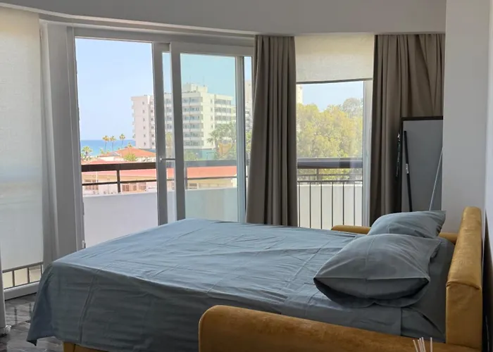 Nautica Luxe アパート